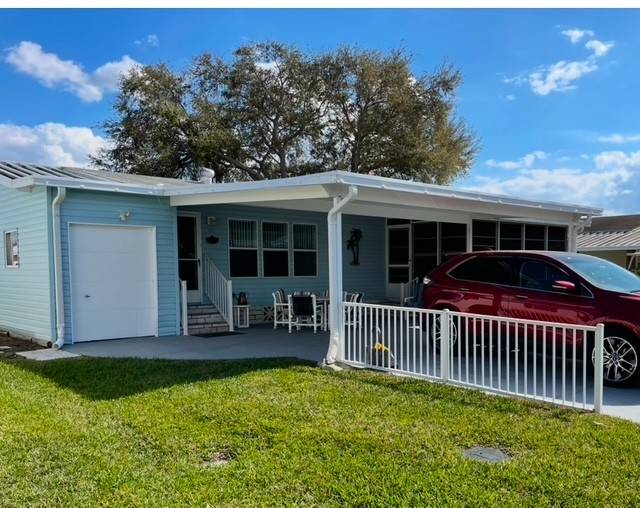 2218 Tamarron Lane a Winter Haven, FL Mobile or Manufactured Home for Sale